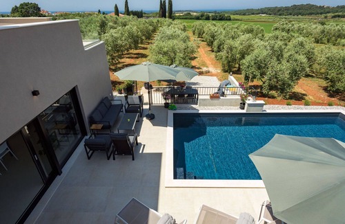 Novigrad Villa | Stunning private villa for 6 guests with WIFI, private pool, A/C, TV, terrace and panoramic view