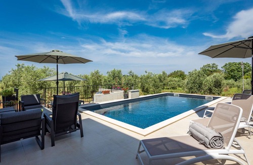 Novigrad Villa | Stunning private villa for 6 guests with WIFI, private pool, A/C, TV, terrace and panoramic view