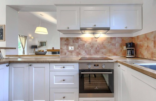 Momjan House | Stunning private villa for 5 people with private pool, A/C, WIFI, TV and patio
