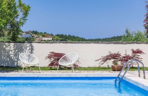 Momjan House | Stunning private villa for 5 people with private pool, A/C, WIFI, TV and patio