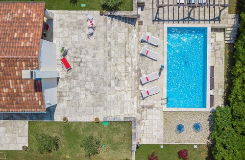Momjan House | Stunning private villa for 5 people with private pool, A/C, WIFI, TV and patio