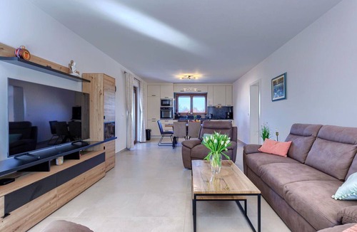 Cancini House | Stunning private villa for 10 people with WIFI, private pool, A/C, TV, terrace and pets allowed