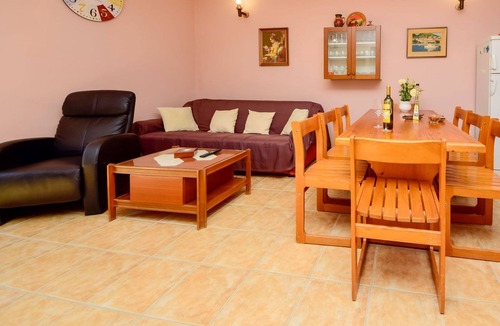 Racisce House | Stunning private villa for 8 guests with WIFI, A/C, TV and terrace