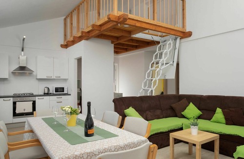 Klimno House | Stunning private villa for 10 guests with WIFI, hot tub, A/C, private pool, TV and terrace