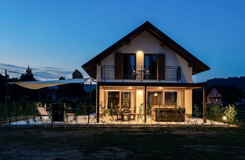 Lic House | Stunning private villa for 4 people with A/C, hot tub, WIFI, TV, terrace and pets allowed