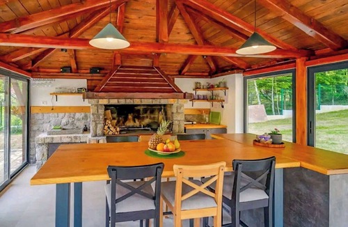 Benkovac Fuzinski House | Stunning private villa for 5 people with hot tub, WIFI, A/C, TV, terrace and pets allowed