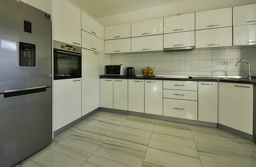 Velim House | Stunning private villa with hot tub, WIFI, private pool, A/C, TV, patio and pets allowed