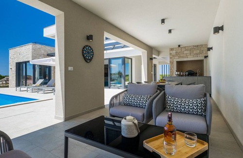 Brtonigla Villa | Stunning private villa with private pool, hot tub, A/C, WIFI, TV, terrace and pets allowed