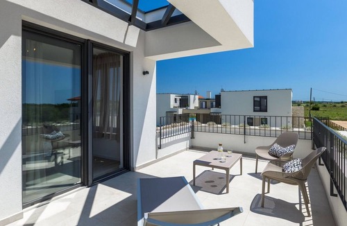 Brtonigla Villa | Stunning private villa with private pool, hot tub, A/C, WIFI, TV, terrace and pets allowed