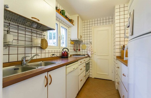 Mlini Villa | Stunning Red Cottage with pool
