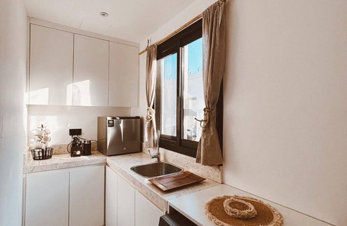 Deira Apartment | Stunning Studio in a Villa with Pool and Burj Khalifa View