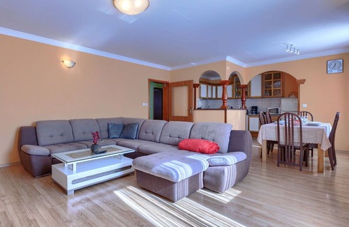 Rakotule House | Stunning villa for 5 people with A/C, WIFI, private pool, TV, terrace and pets allowed
