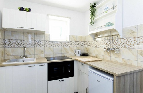 Sveta Jelena House | Stunning villa for 6 guests with A/C, WIFI, TV, terrace and pets allowed