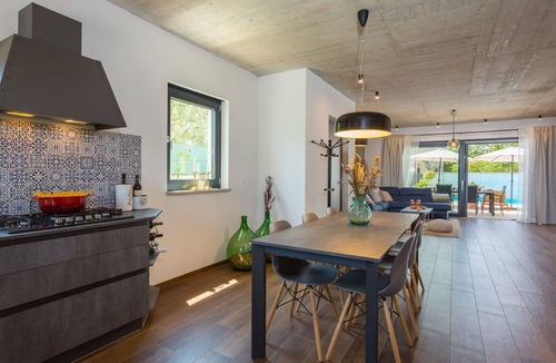 Vrznaveri House | Stunning villa for 6 guests with private pool, WIFI, A/C, TV, terrace and pets allowed