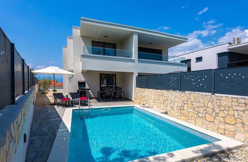 Bogovici House | Stunning villa for 6 people with private pool, A/C, WIFI, TV and terrace