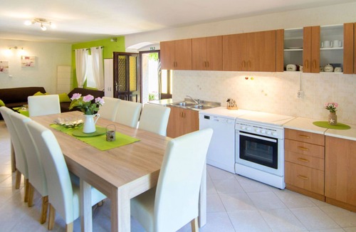 Buici House | Stunning villa for 6 people with WIFI, private pool, A/C, TV, terrace and pets allowed