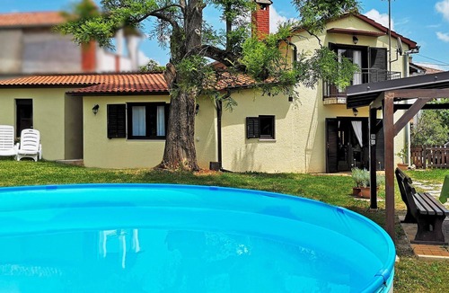 Buici House | Stunning villa for 6 people with WIFI, private pool, A/C, TV, terrace and pets allowed