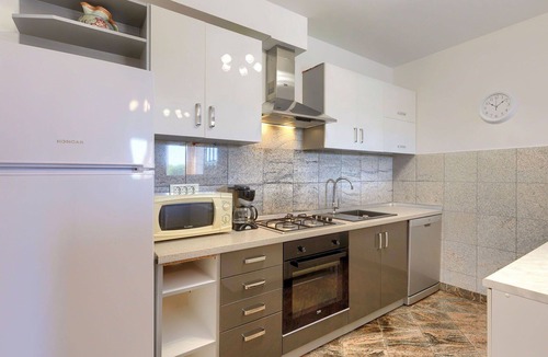 Martinski House | Stunning villa for 8 people with WIFI, private pool, A/C, TV and terrace