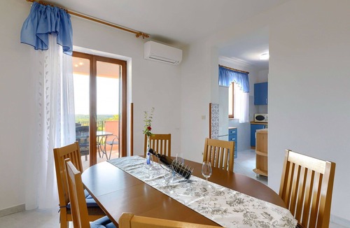 Martinski House | Stunning villa for 8 people with WIFI, private pool, A/C, TV and terrace