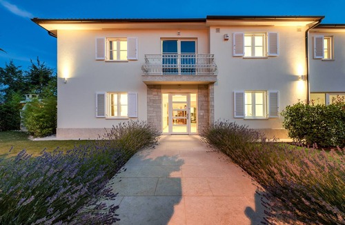 Labinci Villa | Stunning villa that can accommodate up to 12 people, located near the ocean, with 6 bedrooms