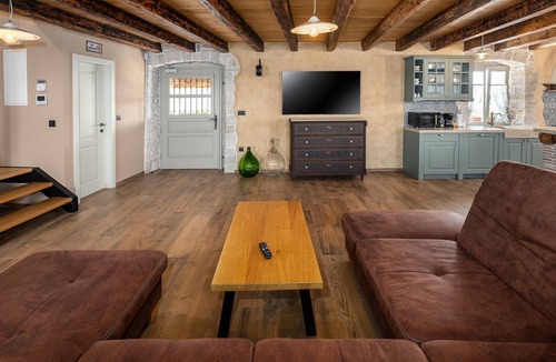 Selina House | Stunning villa with private pool, whirlpool, darts, billiards, table tennis, gym