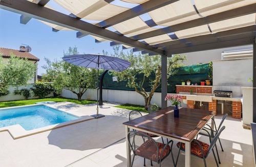 Dajla House | Stunning villa with A/C, WIFI, private pool, TV, terrace, pets allowed and panoramic view