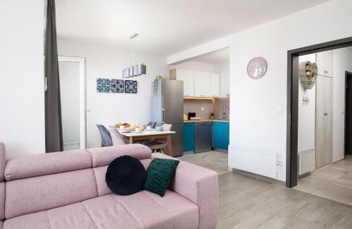 Pula Apartment | Stylish City Stay with Balcony & Free Parking