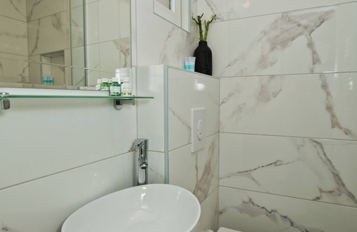 Krizna luka Bed & Breakfast | Stylish Double Room + Breakfast & Private Jacuzzi