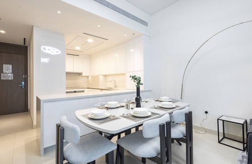 Al Safa Apartment | Stylish & Newly Furnished 2-Bedroom Apartment with Maid’s Room – Canal Front 5