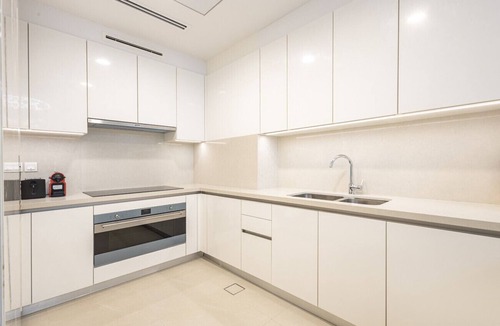 Al Safa Apartment | Stylish & Newly Furnished 2-Bedroom Apartment with Maid’s Room – Canal Front 5