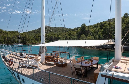 Kastel Gomilica Boat Rental | Sun-Kissed Sailing Adventure in Split, Croatia