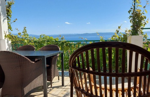 Veliko Brdo Apartment | Sun terrace with sea view, free parking near the beach