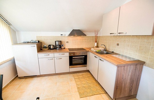 Varpolje Apartment | Sunny and Comfortable Apartment with Terrace and Garden - Two Bedroom Apartment with Terrace