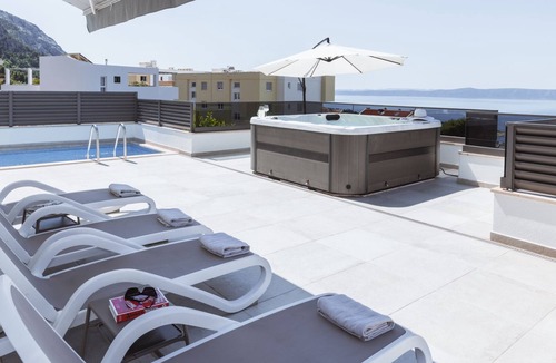 Veliko Brdo Villa | Sunny Lux Villa 1 in Makarska by Villas Guide