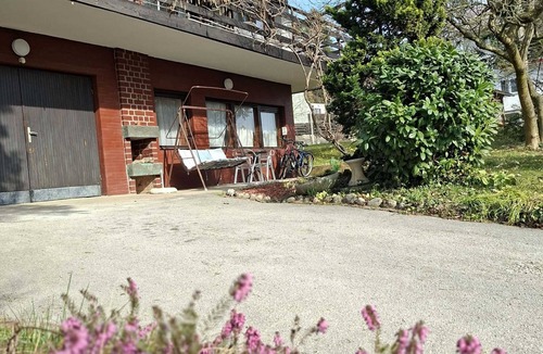 Velenje House | SUNNY PARK FAMILY HOME with Largest Private Yard & Big Balcony Free WiFi & bikes