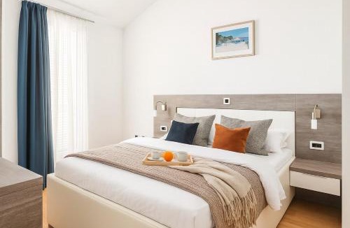 Petrcane Apartment | Sunny Resort apartment with private beach access