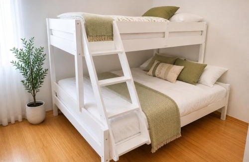 Petrcane Apartment | Sunny Resort apartment with private beach access