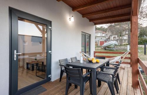Donji Karin House | Sunny Resort