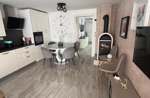 Gornja Vrba Apartment | Sunset apartman