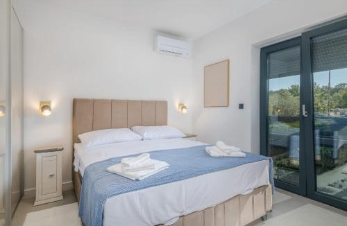 Porat Apartment | Tea Deluxe Apartment with private Pool