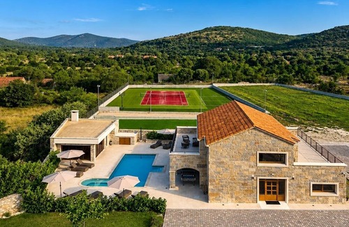 Businci Villa | Tennis, Football, Playground, Pool & Spa - James Bond Mansion