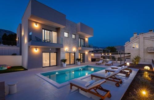 Zrnovnica Villa | Terra House Luxury Living Between Mountain & Sea