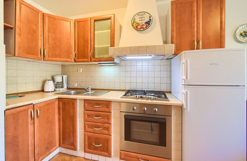 Porat Apartment | Terrace Flat in Porat, Malinska