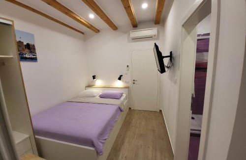 Komiza Bed & Breakfast | The Little Gem