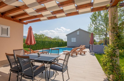 Donji Prolozac House | This beautiful single-storey holiday home is located in Proloac Donji near the town of Imotski.