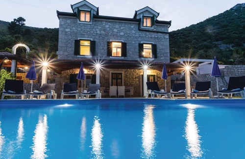 Ploce House | This Dalmatian stone house with pool, is located in the quiet hinterland of the Neretva Valley.