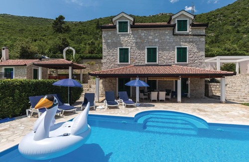Ploce House | This Dalmatian stone house with pool, is located in the quiet hinterland of the Neretva Valley.