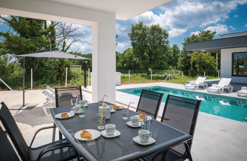 Hreljici House | This modern and beautiful holiday home is located in the small village of Krnica, near Barban.