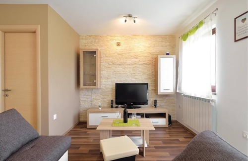 Vizinada Apartment | This modern and comfortably furnished apartment is located in Vi.