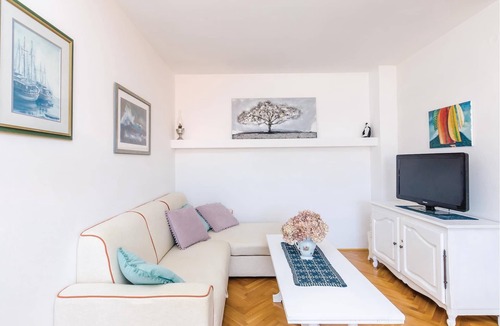 Lapad Apartment | This practically furnished apartment has an ideal location near the beach and the promenade, where y